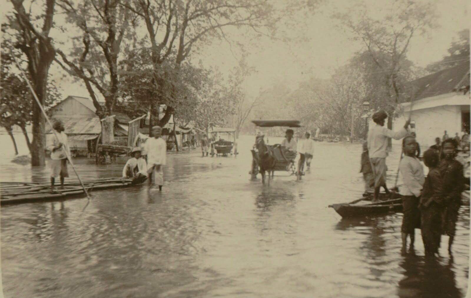 Jawoh Seminggu Banjir Batang Pekalongan